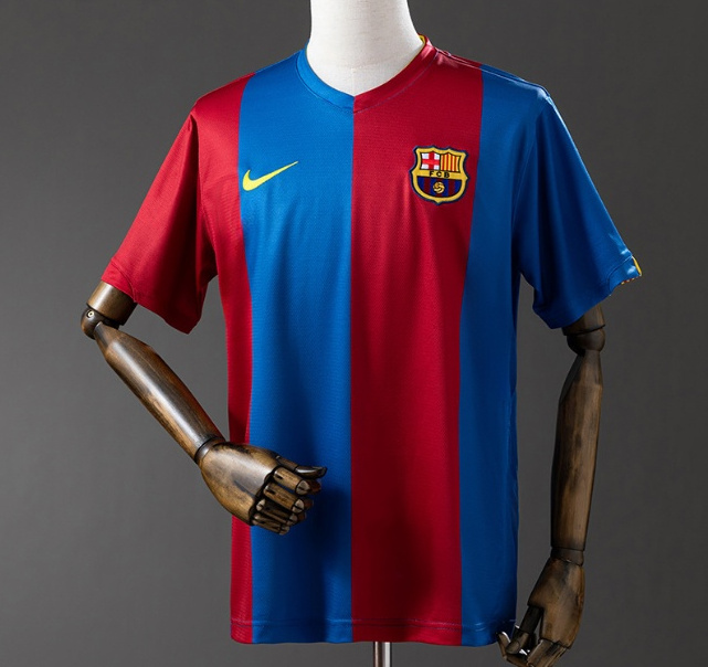 Retro Barcelona 2006-07 Home Soccer Jersey