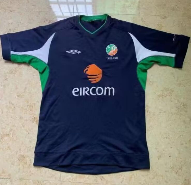 Retro Ireland 2002 Training Jersey Navy