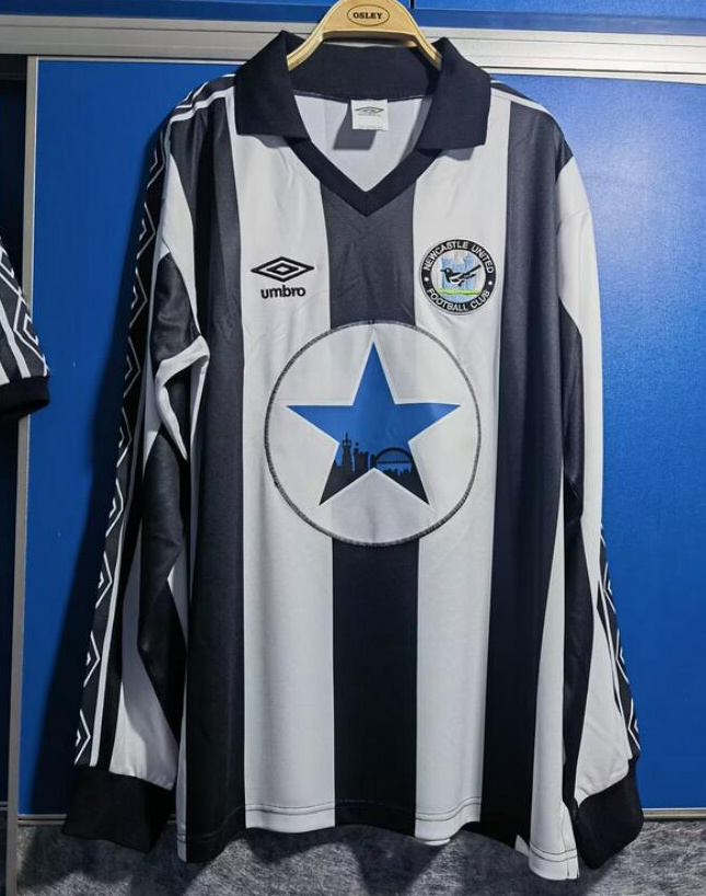 Retro Newcastle United 1980-82 Home Long Sleeve Soccer Jersey
